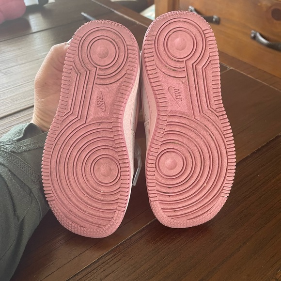 Pink and white Toddler Air Force 1’s. - Picture 4 of 5